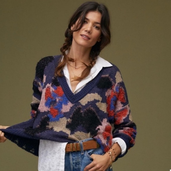 Anthropologie Sweaters - Abstract floral Maeve VNeck Floral Pullover